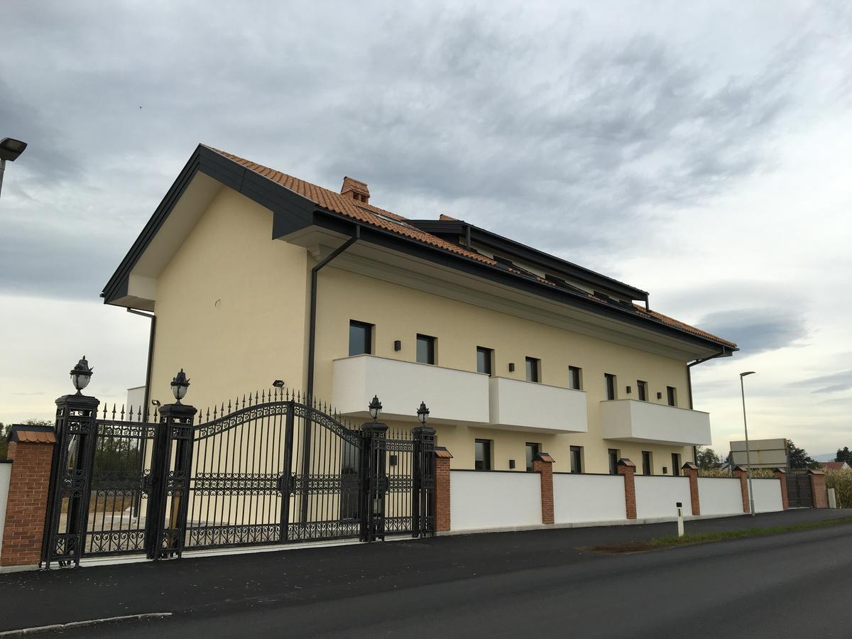 Mattone Aparthotel Lanzenkirchen Exterior foto