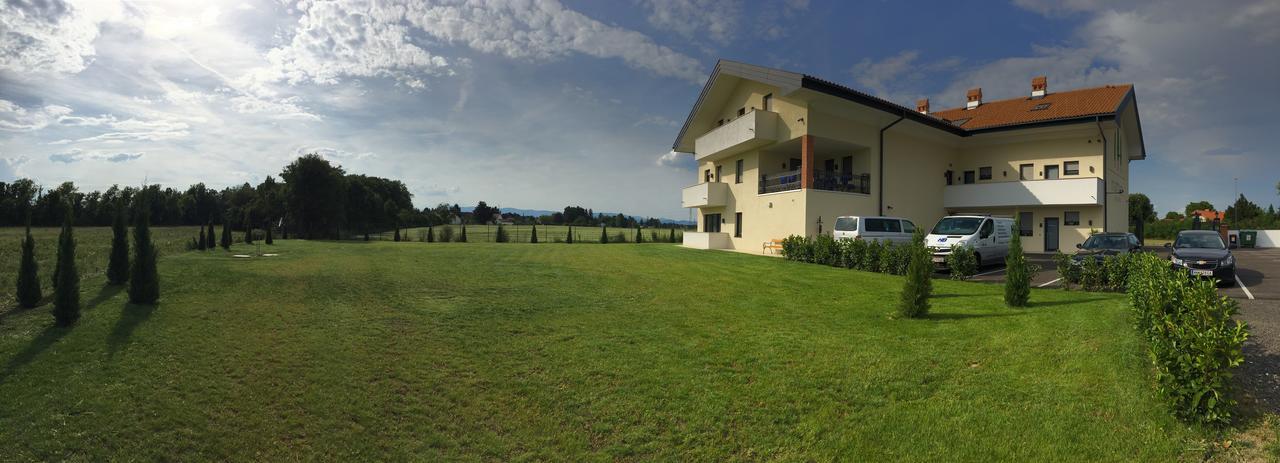 Mattone Aparthotel Lanzenkirchen Exterior foto